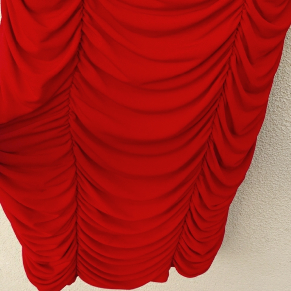 Chic Backless Red Dress - Picture 3 of 6
